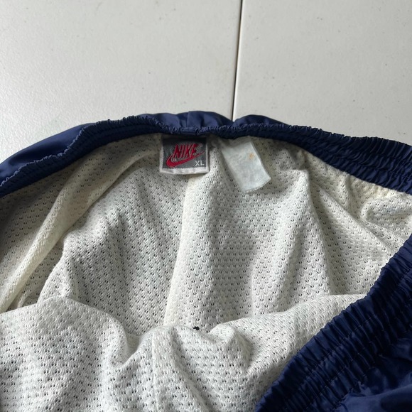 SOLD Nike VTG Windbreaker Pants XL - Picture 4 of 4